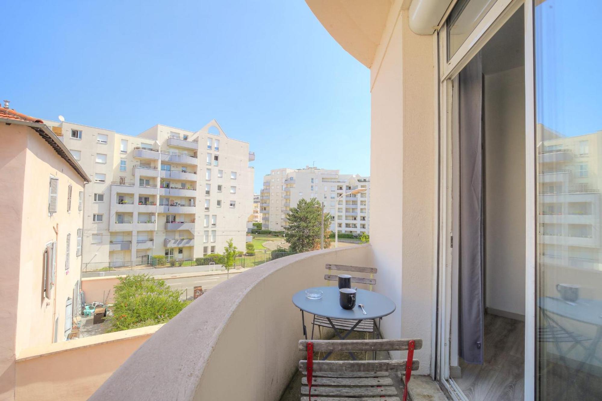 Appartement Cosy Et Calme Proche Metro Montplaisir *