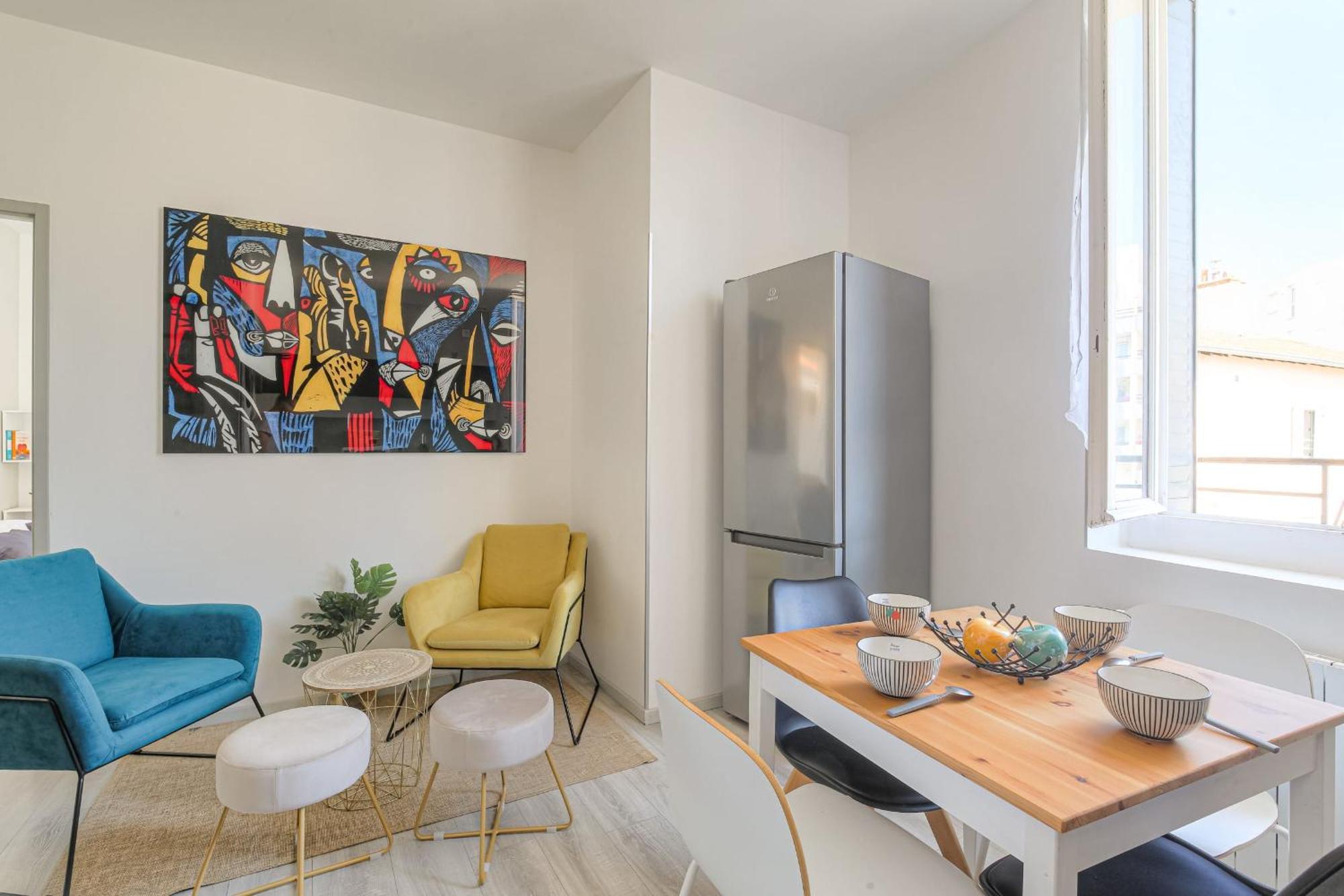 Cosy Et Calme Proche Metro Montplaisir Apartment