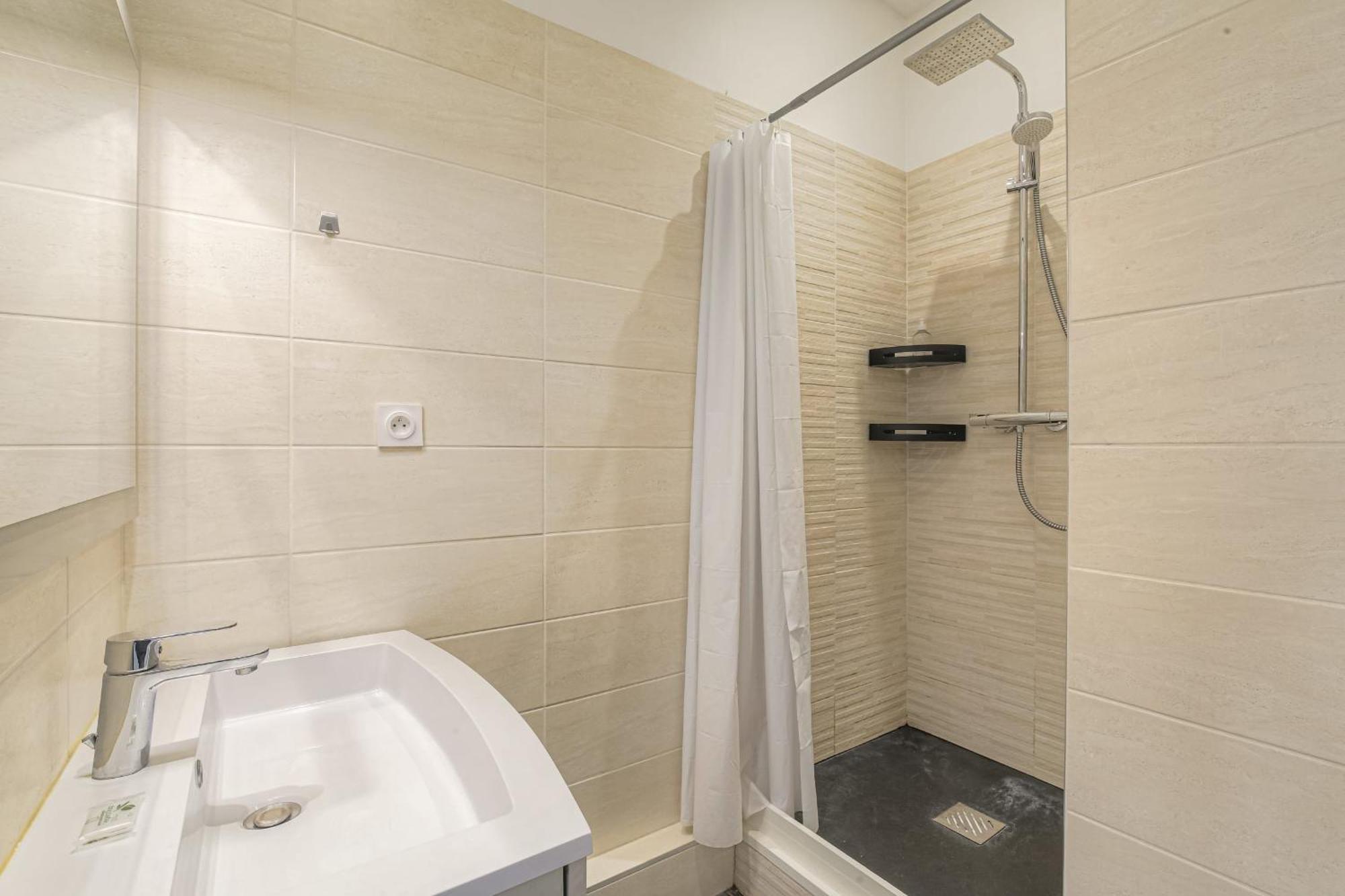 Apartment Cosy Et Calme Proche Metro Montplaisir Lyon