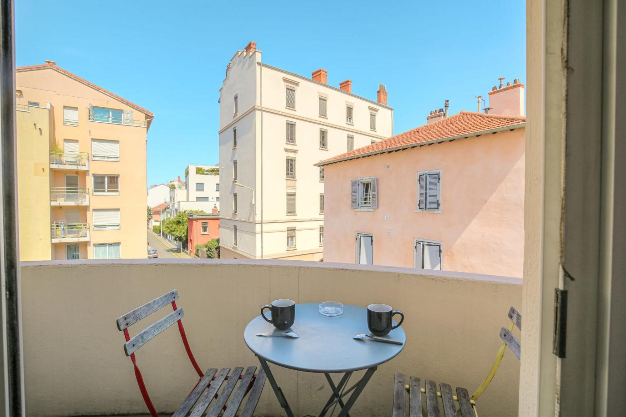 Cosy Et Calme Proche Metro Montplaisir Apartment